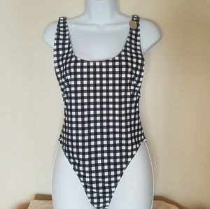Checkered scoop one piece M